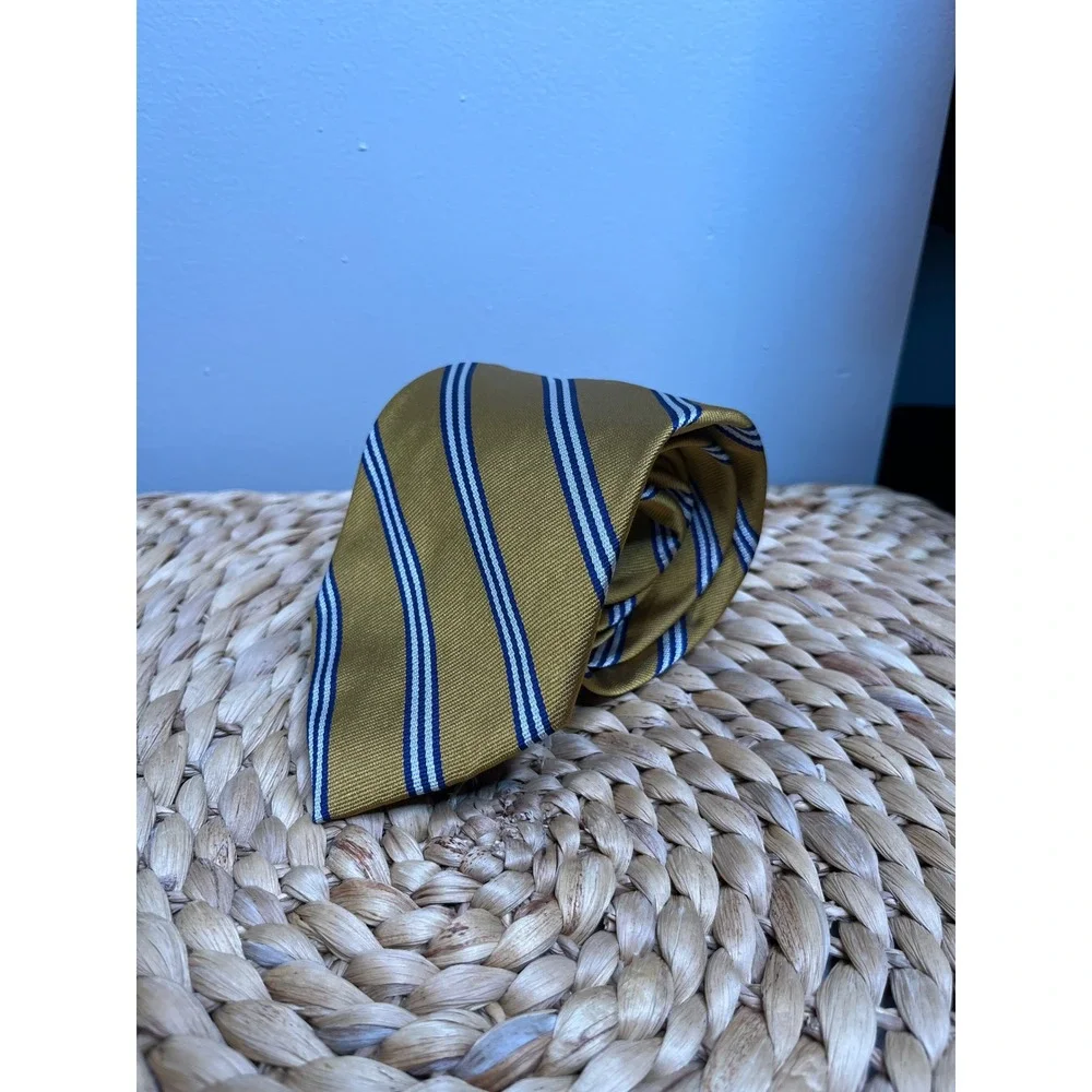 Brooks Brothers Makers Gold Yellow Navy Blue Stripe Corporate Old Money Silk Tie